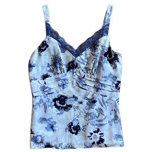 ANN TAYLOR SIZE 0 (XS) PURPLE AND WHITE FLORAL  LACE CAMI POLYESTER SILK LINING